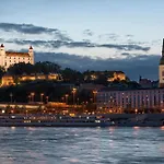 Park By Radisson Danube Otel