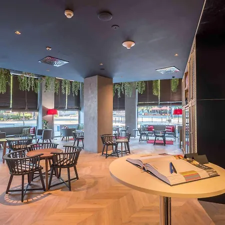 Park By Radisson Danube מלון
