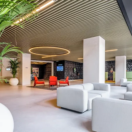 Park By Radisson Danube מלון