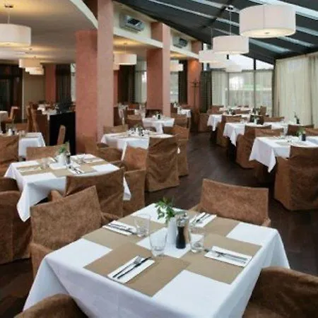 Park By Radisson Danube מלון