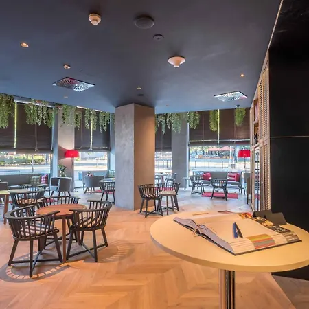 Park By Radisson Danube Otel